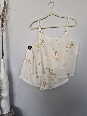 Cream Floral V-Neck Spaghetti Strap Top & Short Set LARGE